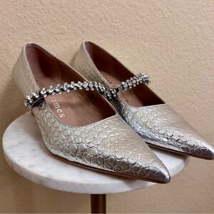 NEW Women ALLEGRA JAMES Antonella silver Embossed Leather crystal Kitten 7.5